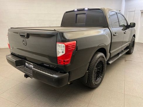 Used 2018 Nissan Titan SV w/ SV Convenience Package RWD image 4