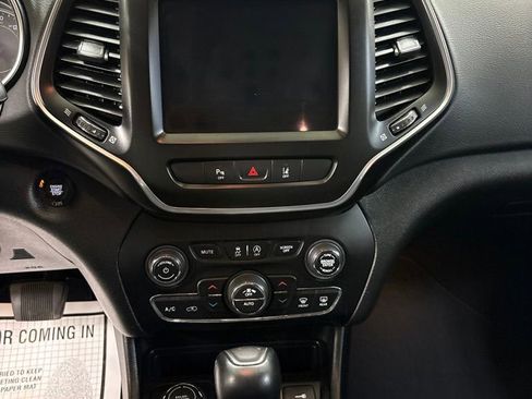Used 2021 Jeep Cherokee Latitude Lux w/ Comfort/Convenience Group AWD/4WD image 14