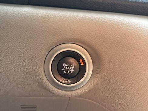 Certified 2019 Chrysler Pacifica Touring-L image 6