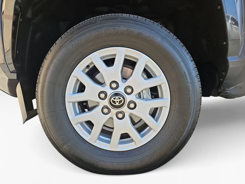 Certified 2025 Toyota Tacoma SR AWD/4WD image 22