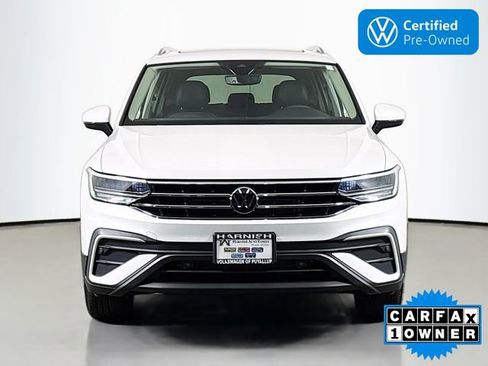 Used 2023 Volkswagen Tiguan SE w/ Panoramic Sunroof Package image 2