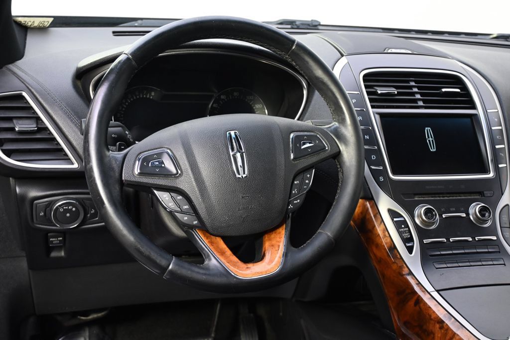 Used 2016 Lincoln MKX Reserve w/ Technology Package AWD/4WD image 12