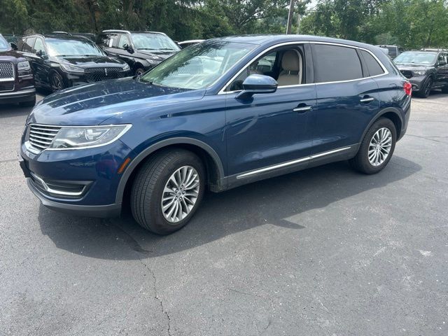 Used 2017 Lincoln MKX Select w/ Select Plus Package FWD image 3