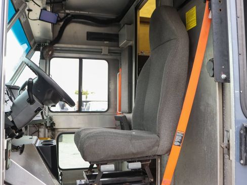 Used 2019 Ford E-450 and Econoline 450 Super Duty RWD image 19