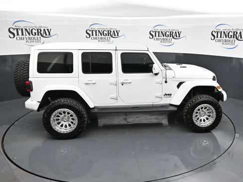 Used 2022 Jeep Wrangler Unlimited Sahara AWD/4WD image 25