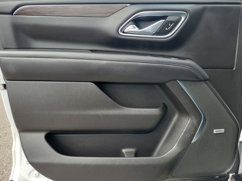 Used 2021 Chevrolet Suburban LT image 22