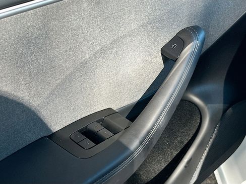 Used 2025 Tesla Model 3 Long Range image 17