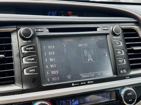 Used 2018 Toyota Highlander XLE FWD image 17