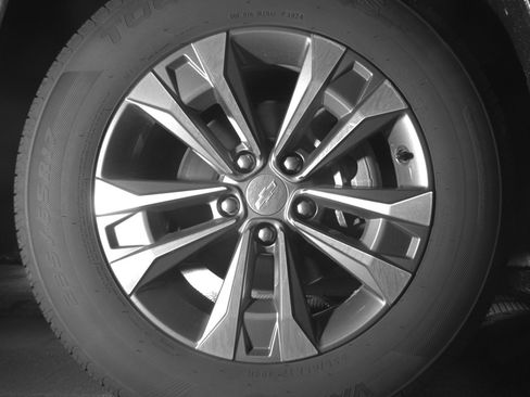 Used 2025 Chevrolet Equinox LT FWD image 10