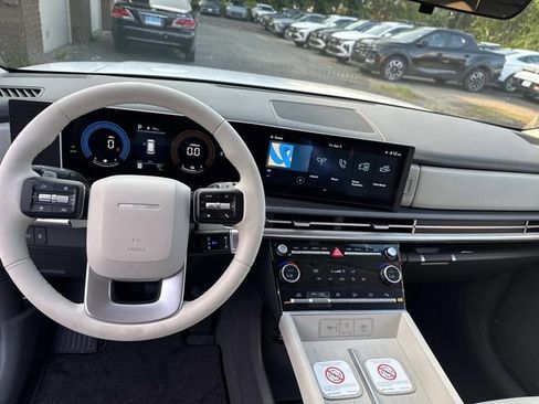 New 2026 Hyundai Santa Fe SE image 9