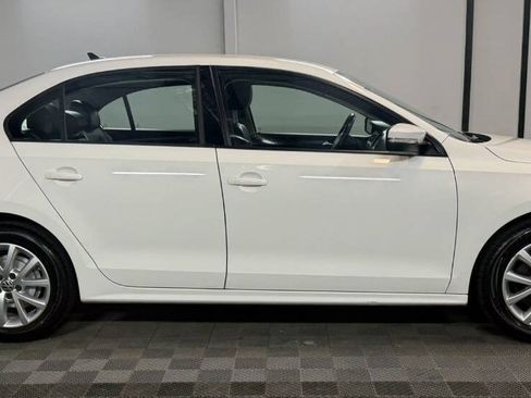 Used 2012 Volkswagen Jetta SE FWD image 2