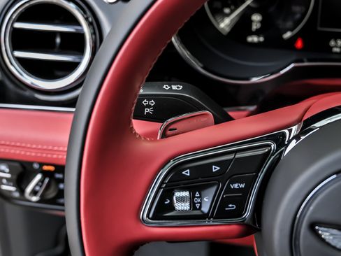 Used 2022 Bentley Bentayga AWD/4WD image 42