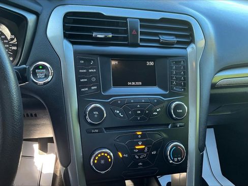 Used 2018 Ford Fusion SE FWD image 14