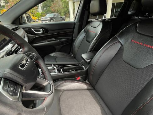 Used 2025 Jeep Compass Trailhawk AWD/4WD image 21