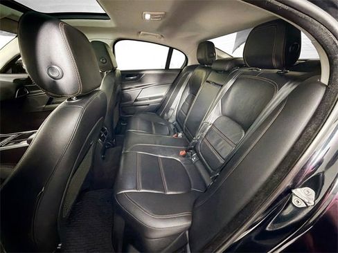 Used 2017 Jaguar XE Prestige image 22