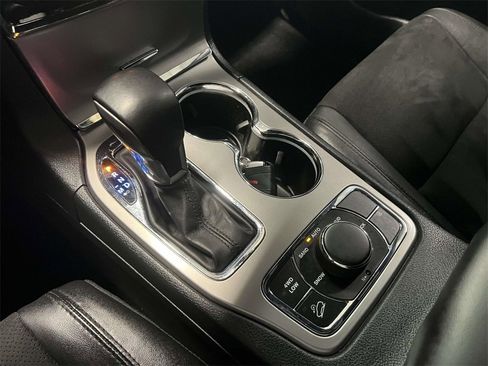 Used 2022 Jeep Grand Cherokee Laredo X image 27