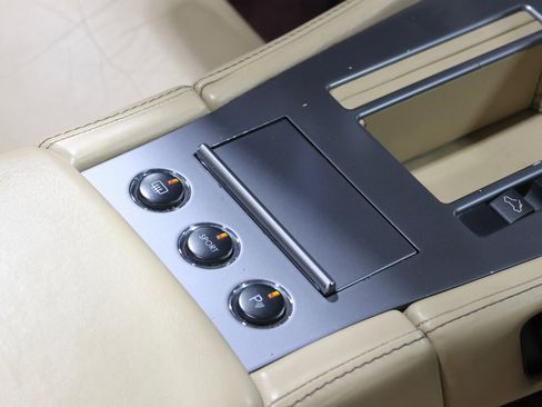 Used 2006 Aston Martin DB9 Volante RWD image 57