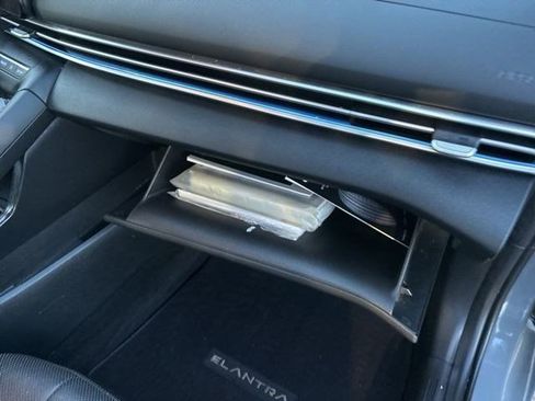 Used 2022 Hyundai Elantra Limited image 44