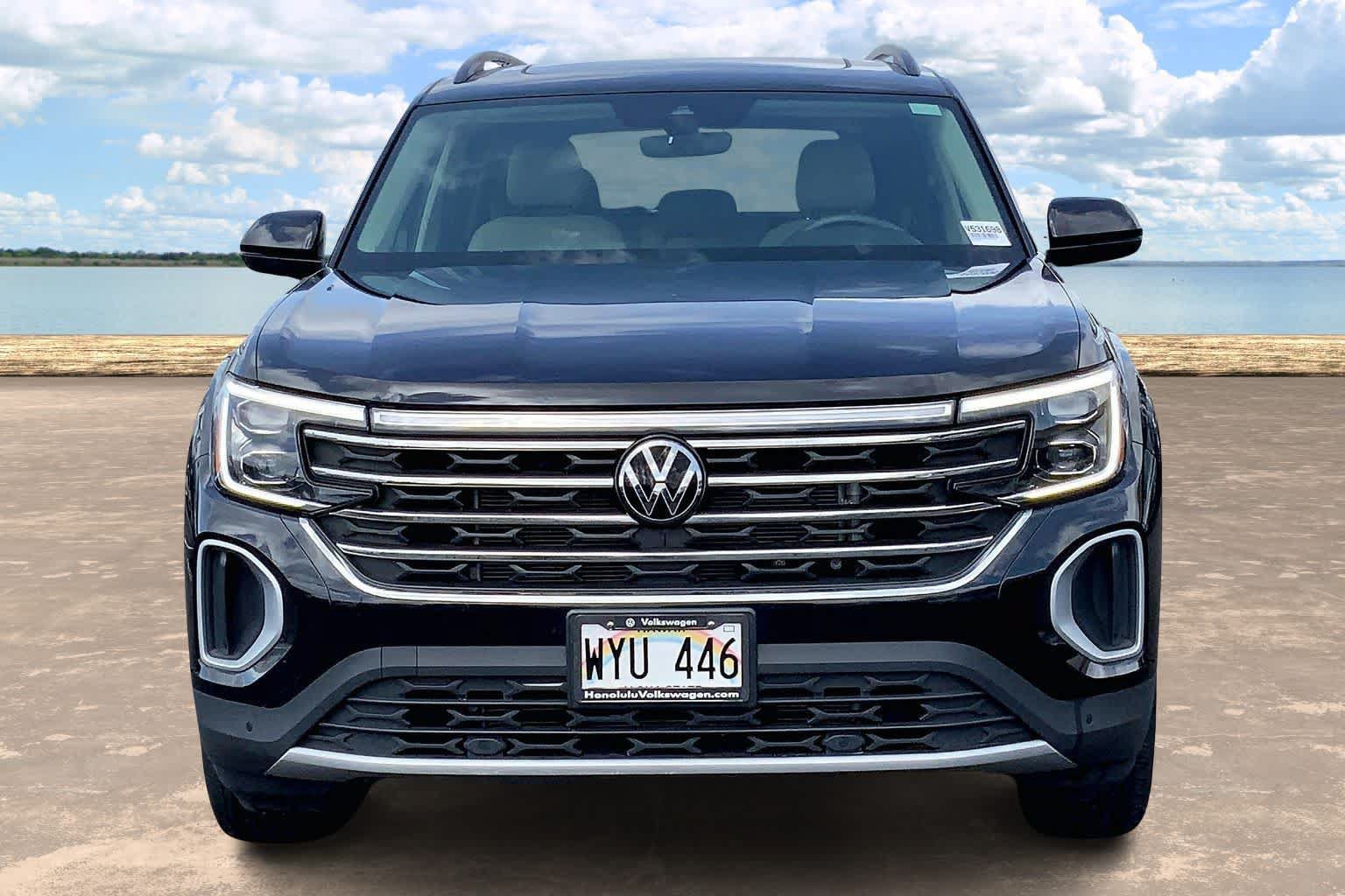 Used 2024 Volkswagen Atlas SE w/ Panoramic Sunroof Package FWD image 6