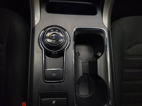 Used 2020 Ford Fusion SE image 26