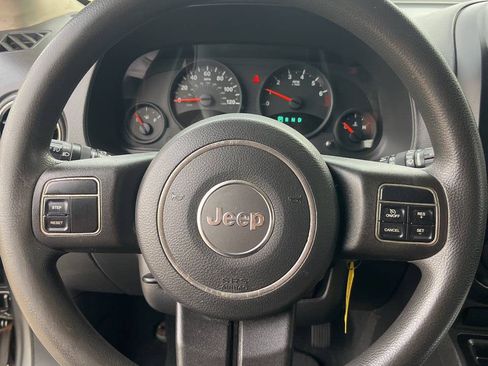 Used 2011 Jeep Patriot Sport w/ Tire & Wheel Group FWD image 9