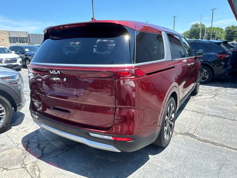 Used 2022 Kia Carnival EX FWD image 5