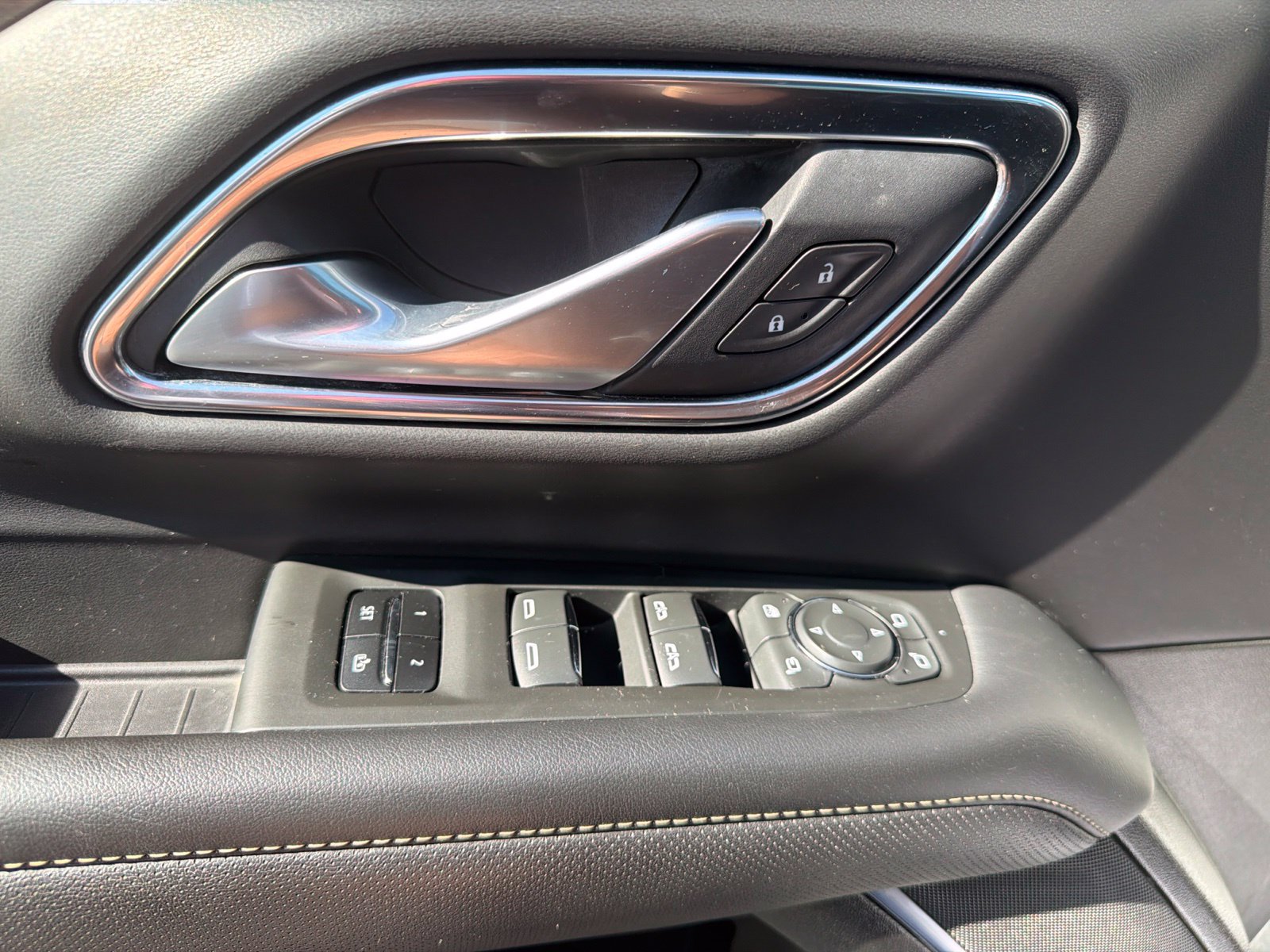 Used 2022 Chevrolet Suburban Premier AWD/4WD image 21