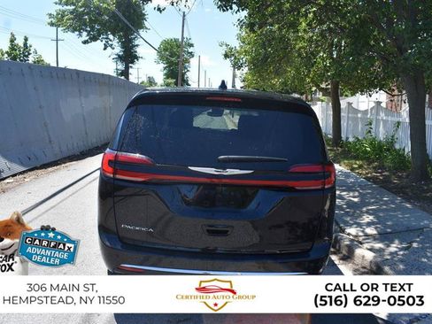 Used 2024 Chrysler Pacifica Touring-L FWD image 6