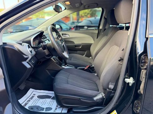 Used 2017 Chevrolet Sonic LT image 27