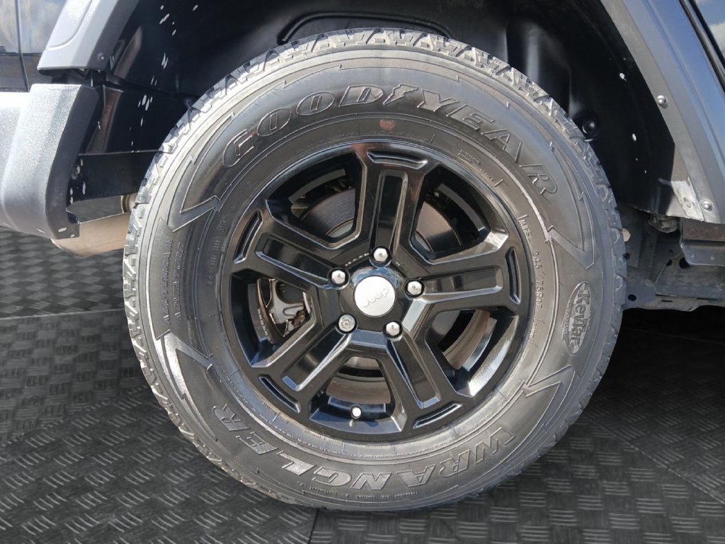 Used 2018 Jeep Wrangler Unlimited Sport S AWD/4WD image 22