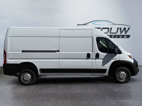 Used 2023 RAM ProMaster 2500 w/ Driver Convenience Group FWD image 2