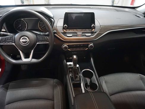 Used 2024 Nissan Altima 2.5 SV image 18