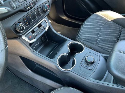 Used 2024 GMC Terrain SLE image 15