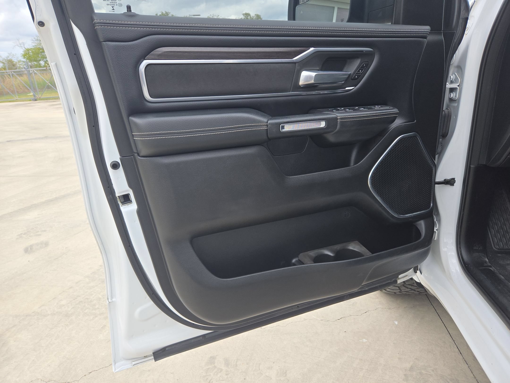 Used 2025 RAM 1500 Laramie w/ Laramie Southwest Edition AWD/4WD image 11