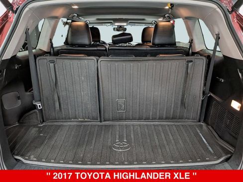 Used 2017 Toyota Highlander XLE AWD/4WD image 33