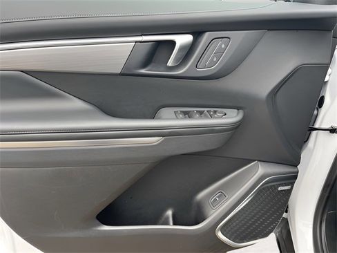 Used 2025 Buick Enclave Preferred image 14