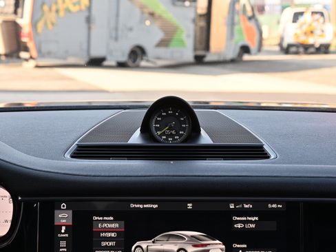 Used 2018 Porsche Panamera 4 AWD/4WD image 41