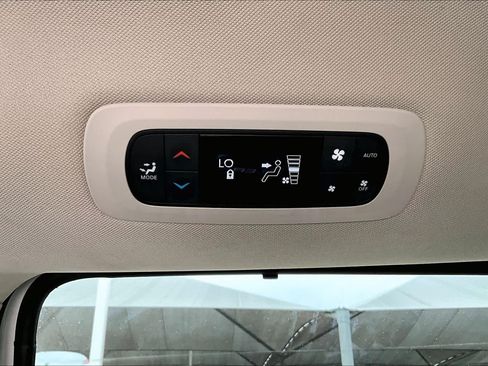 Used 2021 Chrysler Pacifica Touring-L FWD image 33