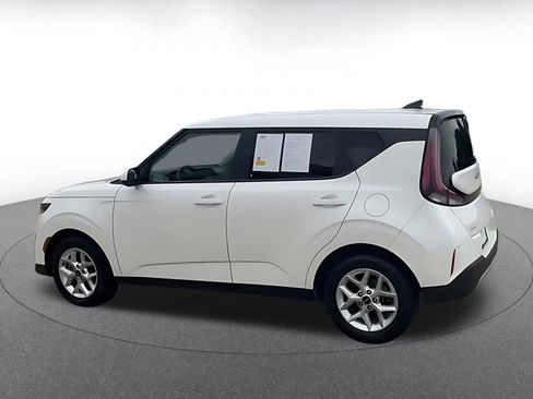 Used 2025 Kia Soul LX w/ LX Technology Package FWD image 10