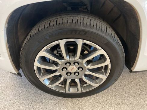 Used 2022 GMC Acadia Denali w/ Denali Technology Package image 13