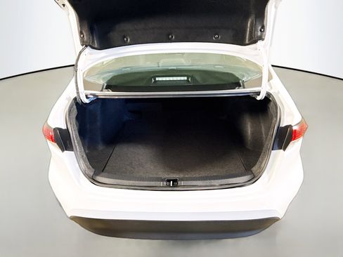 Used 2025 Toyota Corolla LE image 34