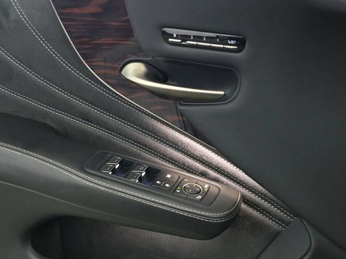 Used 2018 Lexus LS 500 w/ Interior Upgrade Package RWD image 30
