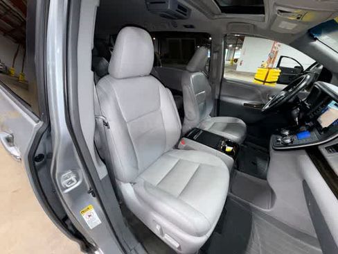 Used 2015 Toyota Sienna XLE w/ XLE Navigation Package FWD image 16