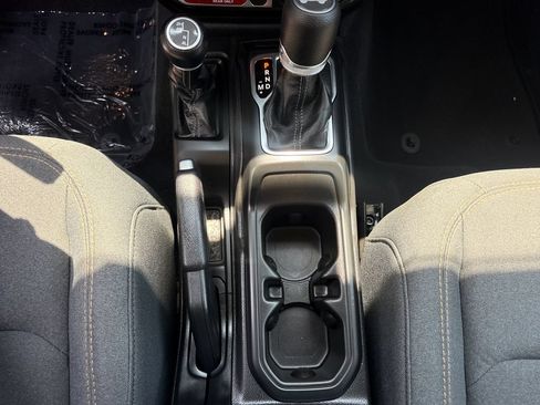 Used 2025 Jeep Wrangler Unlimited Sport AWD/4WD image 23