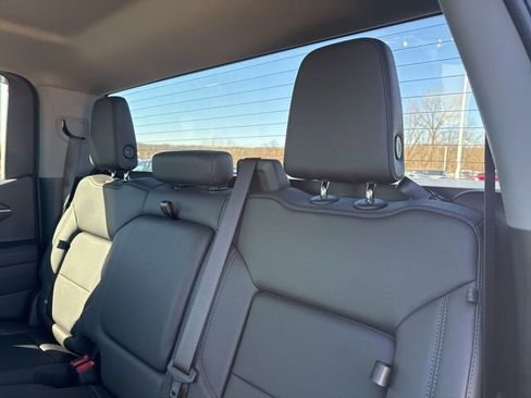 Used 2023 GMC Sierra 1500 SLT image 39