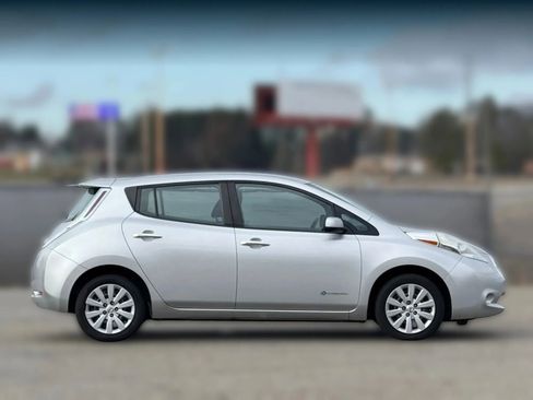 Used 2014 Nissan Leaf S image 7