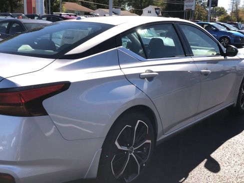 New 2025 Nissan Altima 2.5 SR w/ SR Premium Package image 8