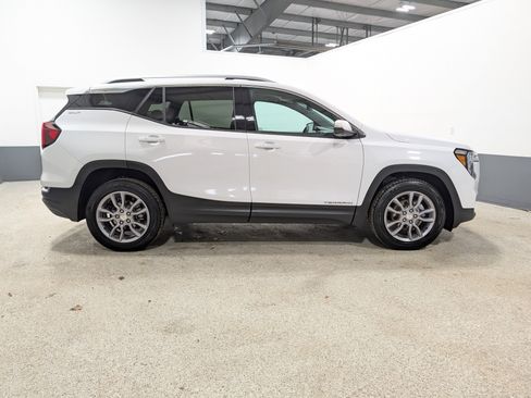Used 2022 GMC Terrain SLT w/ Tech Package image 2
