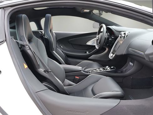 Used 2023 McLaren GT RWD image 15