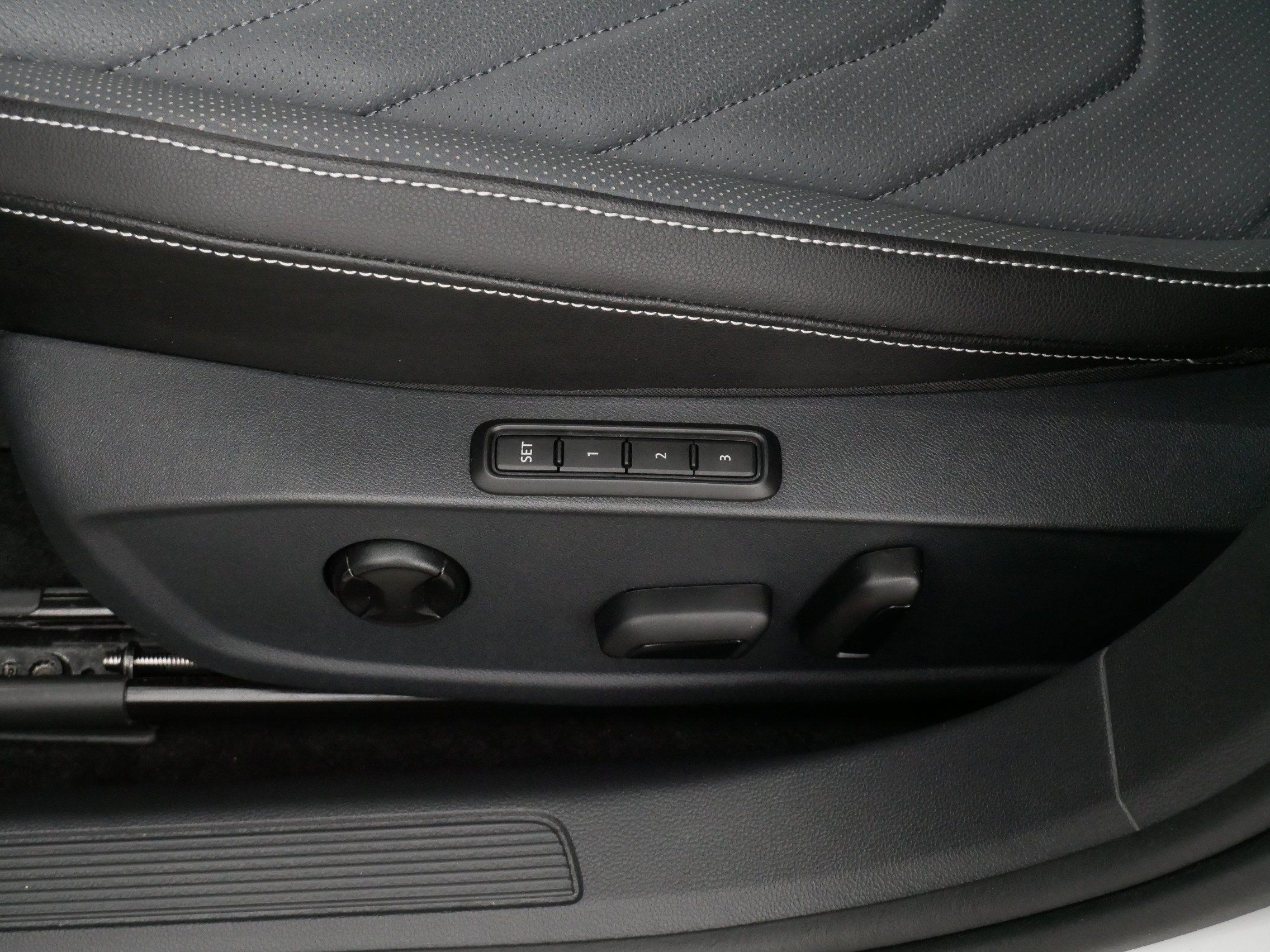 Certified 2026 Volkswagen Jetta SEL FWD image 20